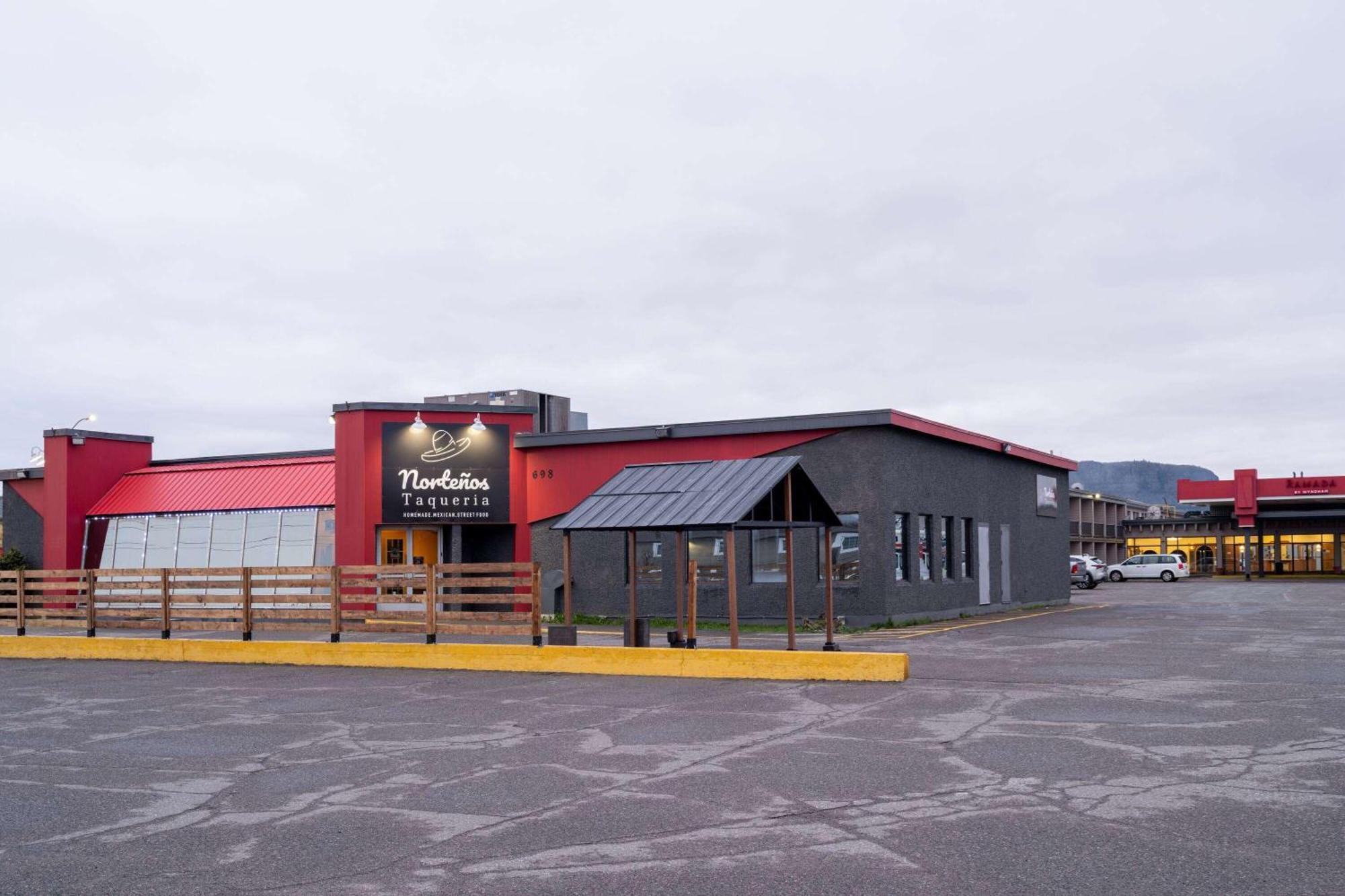 Ramada By Wyndham Thunder Bay Airlane Hotel Exterior foto